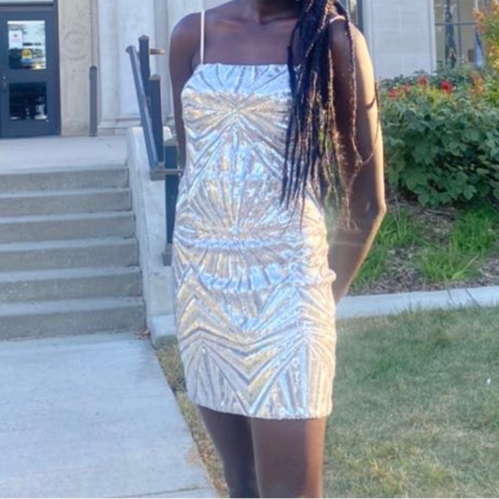 Lulu’s goldish-gray dress